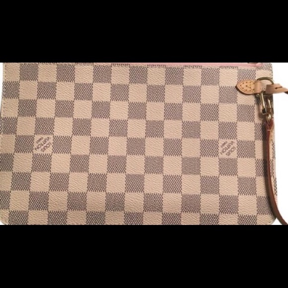 Louis Vuitton Handbags - Louis Vuitton Neverfull Pochette Louis Vuitton Handbags - Louis Vuitton Neverfull Pochette